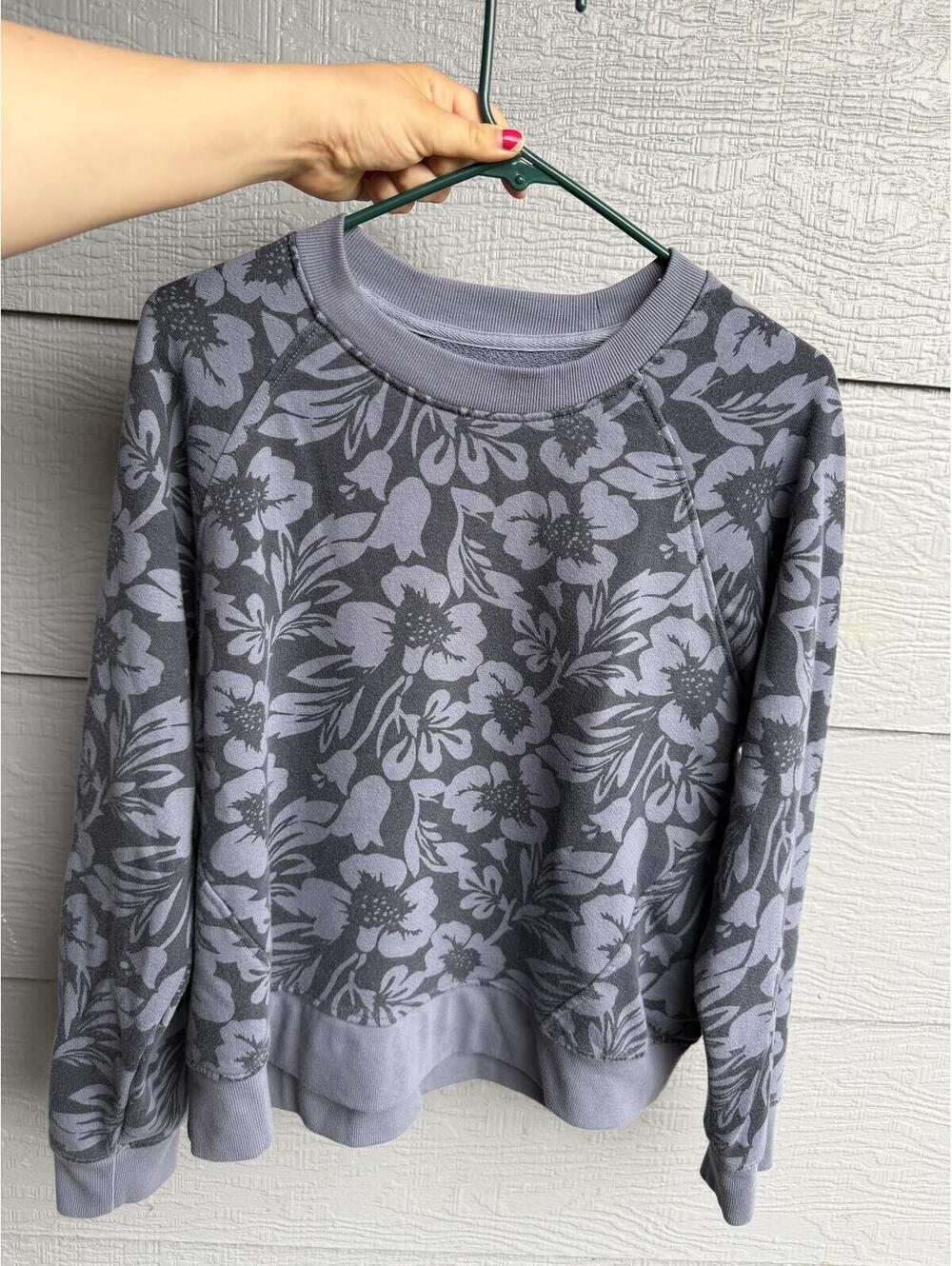 Market & Spruce Gray Floral Crewneck Sweatshirt Size L